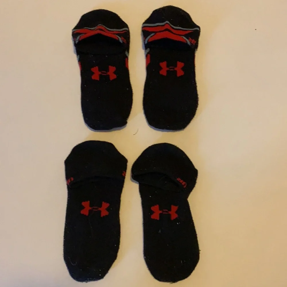 UNDER ARMOUR UA 2 Pairs Low Footies Black Red L Large $20 EUC